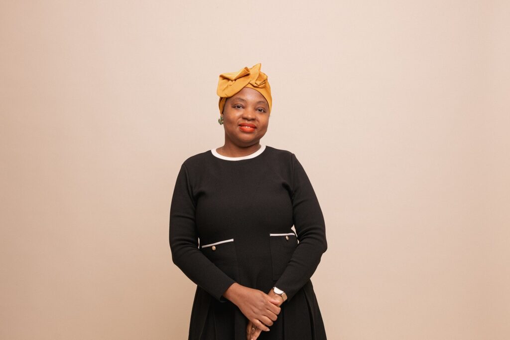 Fondatrice de Kenza Nappy Hair, marque de soins capillaires naturels pour cheveux afro